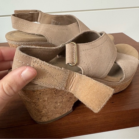 Clarks Women's Giselle Cove Tan Beige Sandals Shoes Comfort Cork Wedge Size 7.5 - Picture 8 of 8